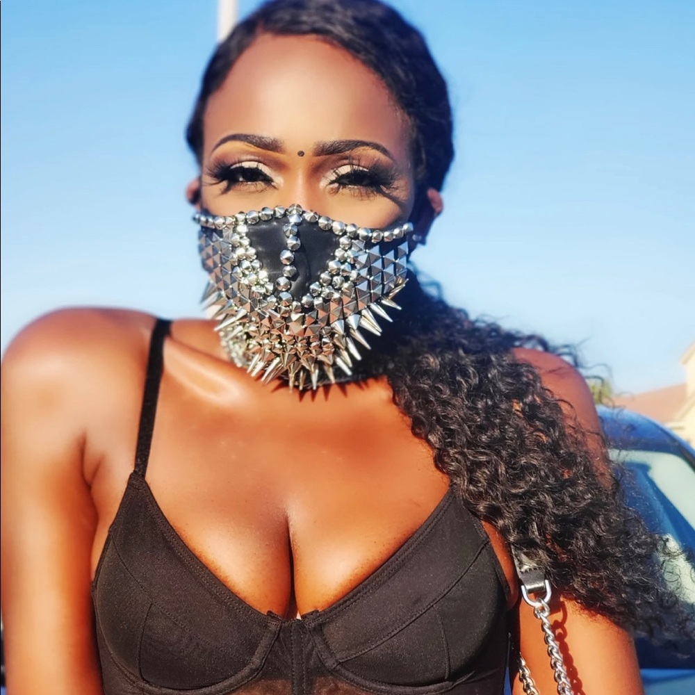 'Rockstar Diva' Mask